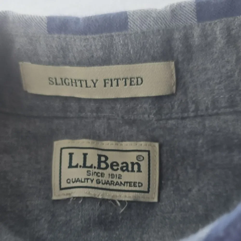 L.L.Bean Men's Comfort Stretch Chambray Shirt, Long-Sleeve Slightly Fitted Large
